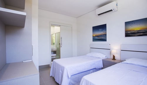 LUXURY FAMILY APARTMENT WITH 3 SUITES