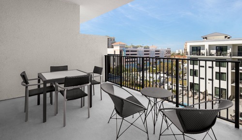 Suite, 1 habitación, balcón (Mobility/Hearing Accessible, Tub)