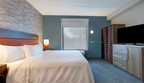 Suite Premium, 1 cama de matrimonio con sofá cama (Mobility & Hearing, Roll-in Shower)