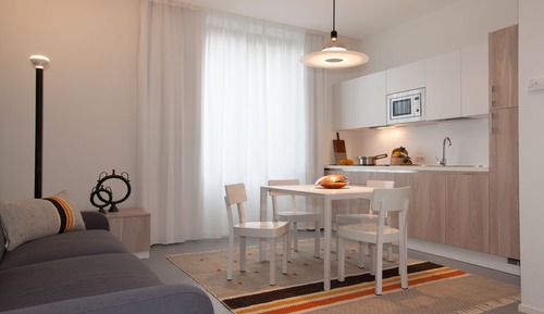 Estudio, en edificio anexo