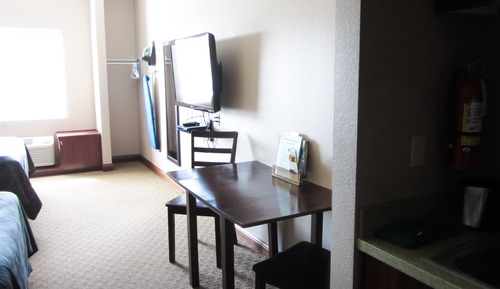 2 Queen Beds with Kitchenette