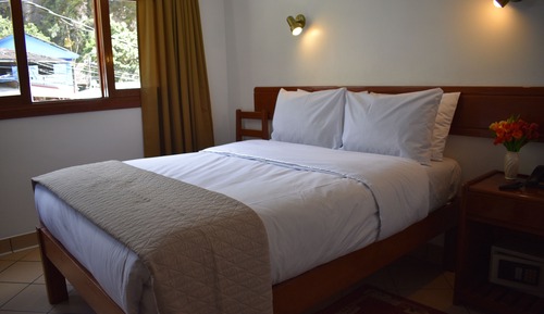 Habitación estándar con 1 cama doble o 2 individuales, vistas al río