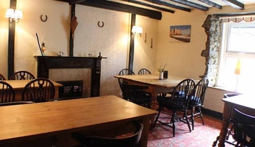 Habitación con 2 camas individuales, baño privado