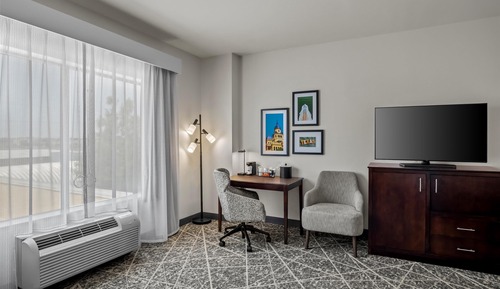 Habitación, 1 cama de matrimonio grande, bañera (Mobility & Hearing)