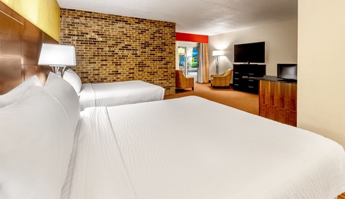 Habitación estándar, 2 camas de matrimonio, vistas a la piscina