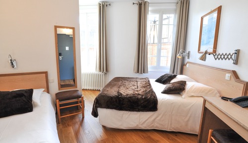 Habitación triple, bañera (or Shower)