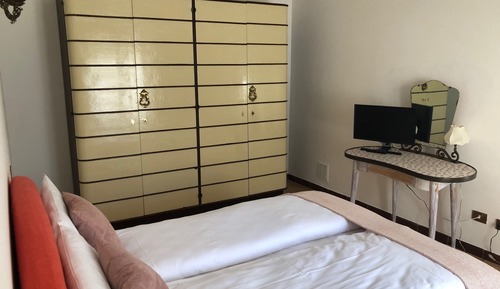 Habitación económica, en edificio anexo