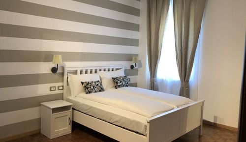 Apartamento familiar, 2 habitaciones, cocina, en edificio anexo