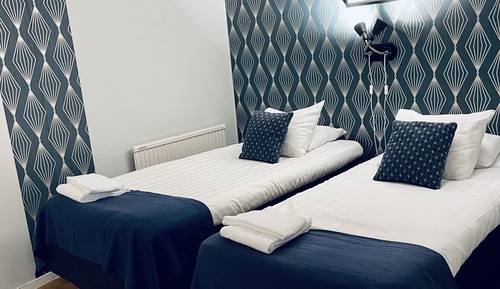 Habitación económica con 1 cama doble o 2 individuales, baño compartido (No window)