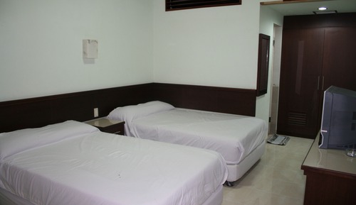 Habitación panorámica con 2 camas individuales, varias camas, baño privado, vistas al lago