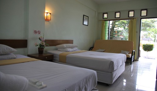 Habitación cuádruple panorámica, varias camas, baño privado, vistas al lago