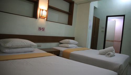 Habitación triple familiar, 1 habitación, baño privado, vistas al lago