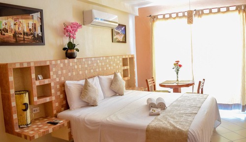 Habitación Confort doble, 1 cama de matrimonio grande, vistas a la ciudad