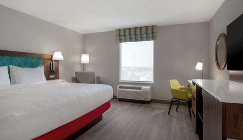 1 cama de matrimonio grande, accesible