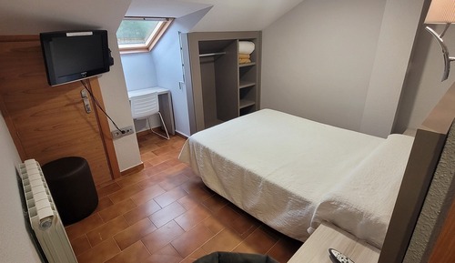 Habitación económica con 1 cama doble o 2 individuales, vistas a la montaña
