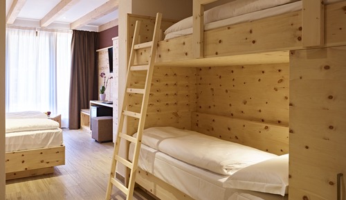 Habitación cuádruple Deluxe, vistas a la montaña