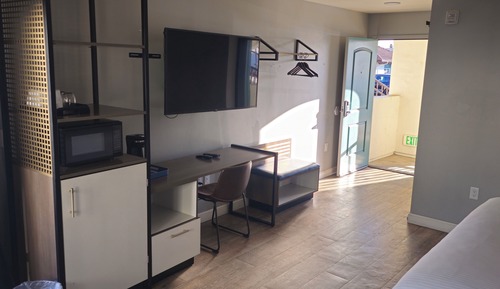 Classic King - Private Balcony