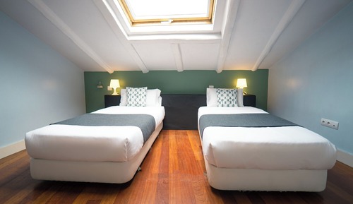 Duplex, 3 Bedrooms, 2 Bathrooms (8 pax)