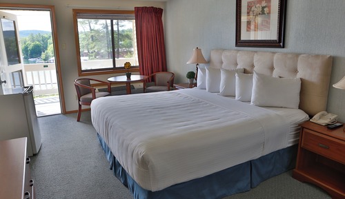 Inn View King - Comfort with Scenic Lake View