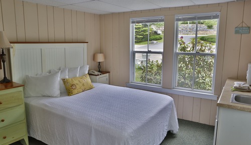 One-Room Cottage with Queen Bed