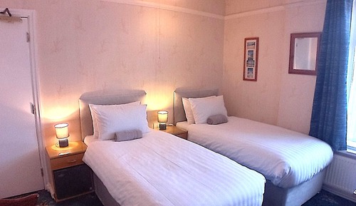 Habitación clásica con 2 camas individuales