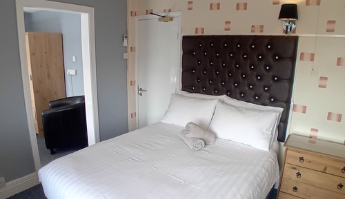 Habitación clásica doble, vistas parciales al mar