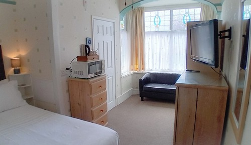 Habitación clásica doble, vistas parciales al mar