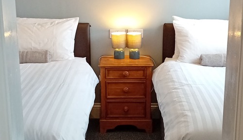 Habitación clásica doble, vistas parciales al mar