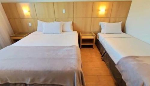 Habitación triple superior, vistas parciales al mar