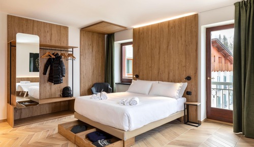 Habitación cuádruple estándar, no fumadores, vistas a la montaña