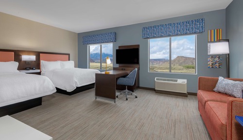 Estudio, 2 camas de matrimonio, frigorífico y microondas (Wet bar)