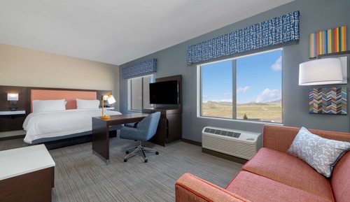 Estudio, 1 cama de matrimonio grande, frigorífico y microondas (Wet bar)