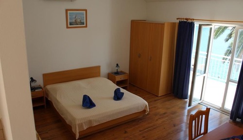 Estudio (Studio Apartment with Terrace and Sea)