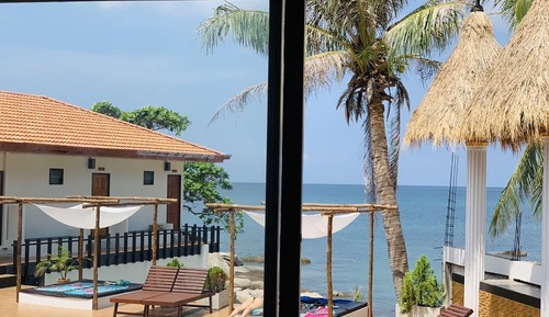 Pool Access and Sea View A16