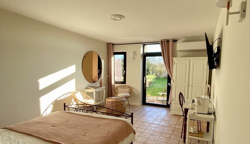 Habitación romántica doble, baño privado, vistas al jardín (Club)