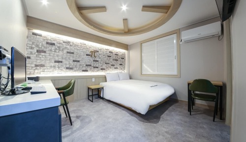 Room (Standard B (You can watch Netflix))