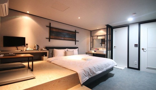 Room (Premium (Netflix + Cine Hotel free to)