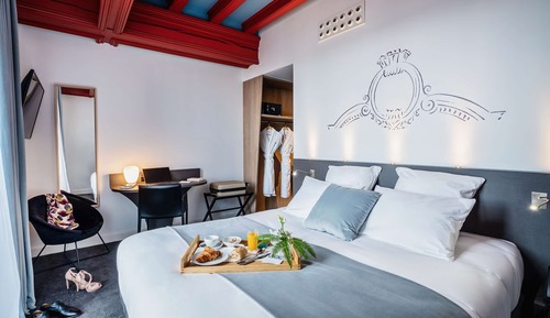 Habitación superior, 1 cama de matrimonio grande, no fumadores, balcón