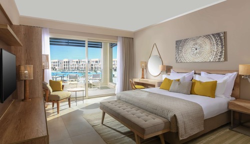 Habitación superior, vistas a la piscina (Queen or Twin Bed)