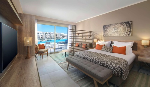 Habitación superior, vistas a la piscina (Grand)