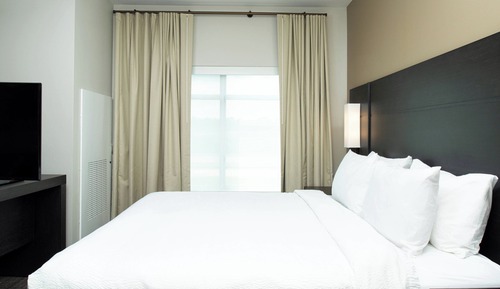 Estudio, 1 cama de matrimonio grande con sofá cama (Mobility/Hearing Access, Roll-In Shwr)