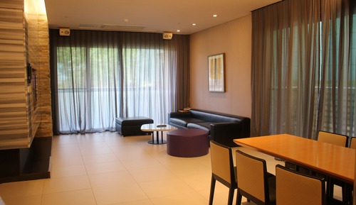 Gold Suite (Kitchen/Park View/Bed)