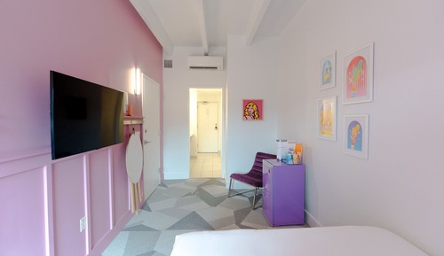 Room 315: Classic Queen