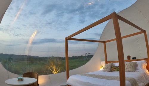 Habitación familiar, 1 cama de matrimonio grande con sofá cama, bañera, junto al lago