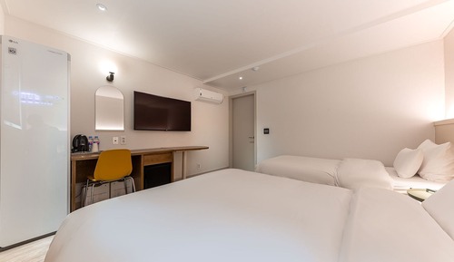 Room (LARGE TWIN(Twin bed Styler Netflix Di)