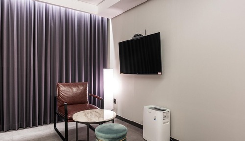 Room (Special Room - Twin (Netflix account )