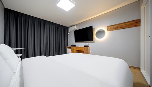 Room (Standard (bidet in all rooms 65" TV N)