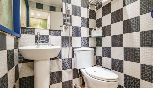 Room (Mini (Netflix viewing available premi)