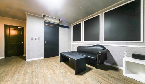 Room (Deluxe (Netflix Available))