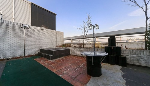 Room (Vacation Room 2 (Netflix available))